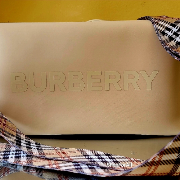 Burberry - Picture 5 of 16